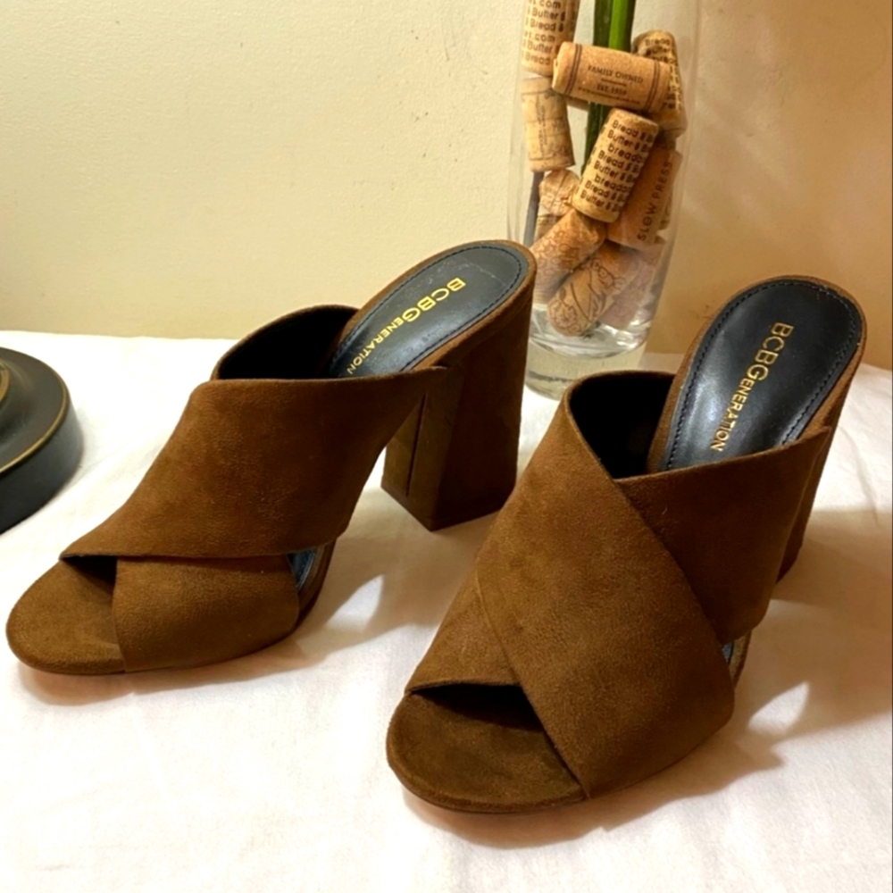 BCBGeneration Slide - Open Toe Mules. Size: 6.5